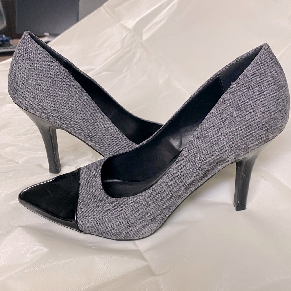 Womens size 7 1/2 black/grey heels